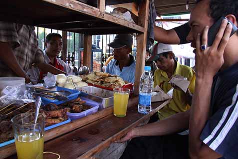 Kopi Angkringan Warung K'Kang: Nikmati Kehangatan Cilacap di Setiap Sip